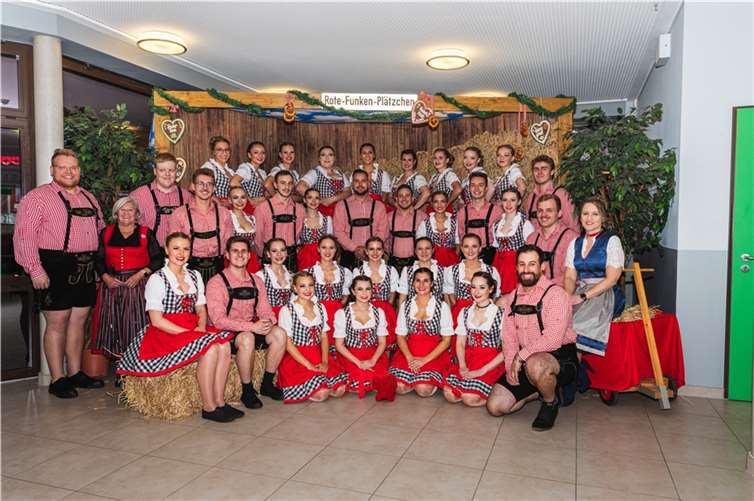 Am 28. Oktober 2023 feierte das Tanzcorps Rot-Weiß Vettelschoss e.V. sein 10. Oktoberfest im Forum am Blauen See in Vettelschoss. Foto: privat