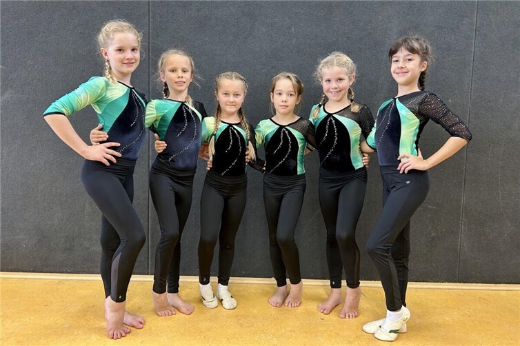 Am 28. September 2025 traten die jungen Turnerinnen Lana, Emma und Carlotta aus dem Jahrgang 2016 sowie Emilia, Isabel und Inessa aus dem Jahrgang 2017 erstmals bei den RTB-Verbandsmannschaftsmeisterschaften der P-Stufen an.Fotos: privat