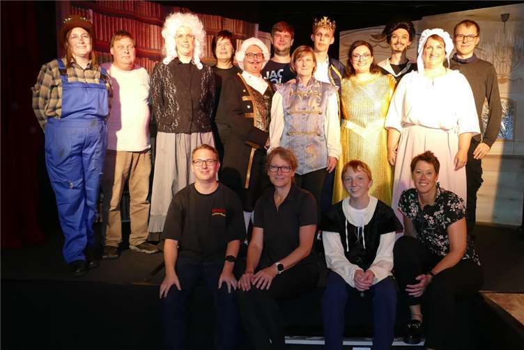 Ein Abenteuer für Groß und Klein Am 29. und 30. März wird die bekannte Geschichte von Peter Pan auf die Bühne der Grundschule Lehmen gebracht. Quelle: Theatergruppe Salzwein