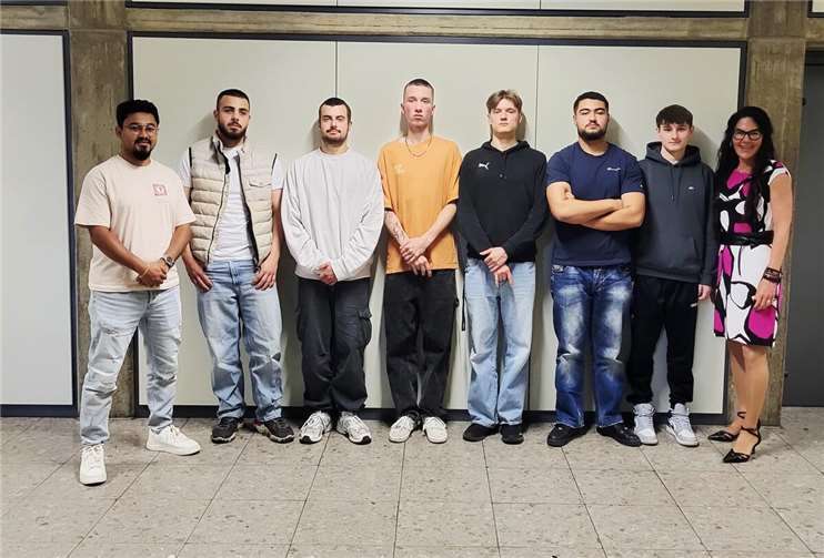 Am 3. Juni 2025 stand der Sozialkundeunterricht der Metallbauer im dritten Lehrjahr ganz im Zeichen von Migration, Bildung und kultureller Vielfalt. Nawaf Ali, mit 28 Jahren das jüngste Mitglied im Beirat für Migration und Integration des Landkreises Mayen-Koblenz, war zu Gast und tauschte sich offen mit den Auszubildenden aus. Foto: privat
