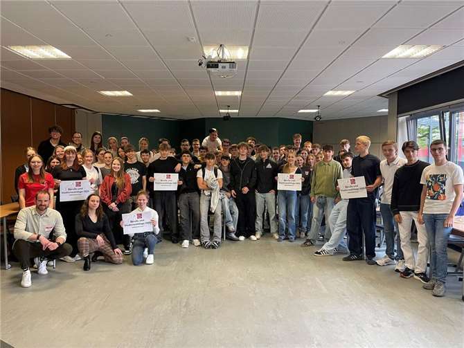 Spannende Vorträgen und praxisnahe Workshops Am 3. und 4. Juni fanden am KSG die Berufs- und Studienwahltage der MSS 12 statt - eine wertvolle Gelegenheit für die Schülerinnen und Schüler, sich intensiv mit ihrer beruflichen Zukunft auseinanderzusetzen. Foto: Sebastian Weinand