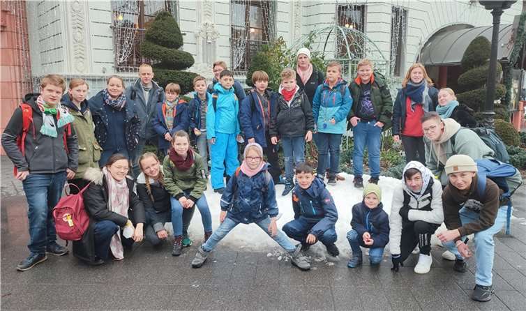 Am 30. Dezember - kurz vor dem Jahreswechsel - machte sich das Jugendteam der St. Sebastianus Schützenbruderschaft Ersdorf-Altendorf mit 21 Kindern, Jugendlichen und jungen Erwachsenen auf den Weg ins Phantasialand. Foto: privat