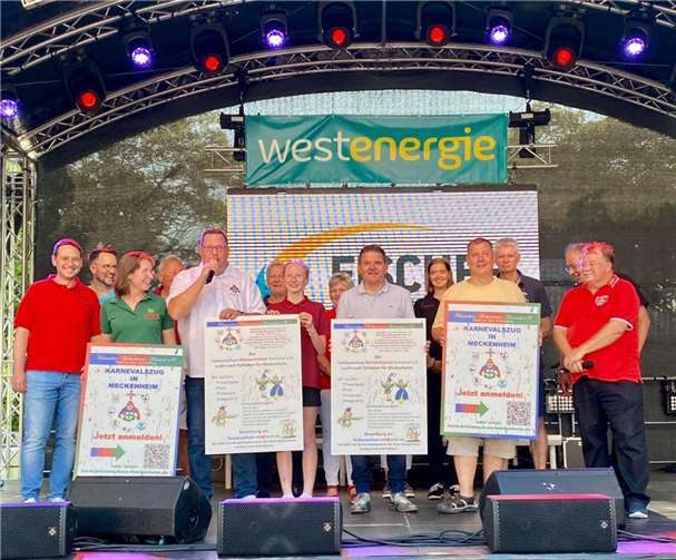 Am 31.08.2024 wurde auf dem Altstadtfest in Meckenheim, auf der Bühne am Marktplatz, offiziell der Startschuss für die Anmeldung zum Karnevalszug am 02.03.2025 gegeben. Foto: privat