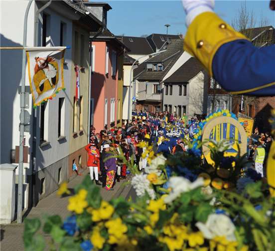 Am 4. März 2025 findet der große Veilchendienstagszug durch die Sinziger Kernstadt statt. Foto: privat