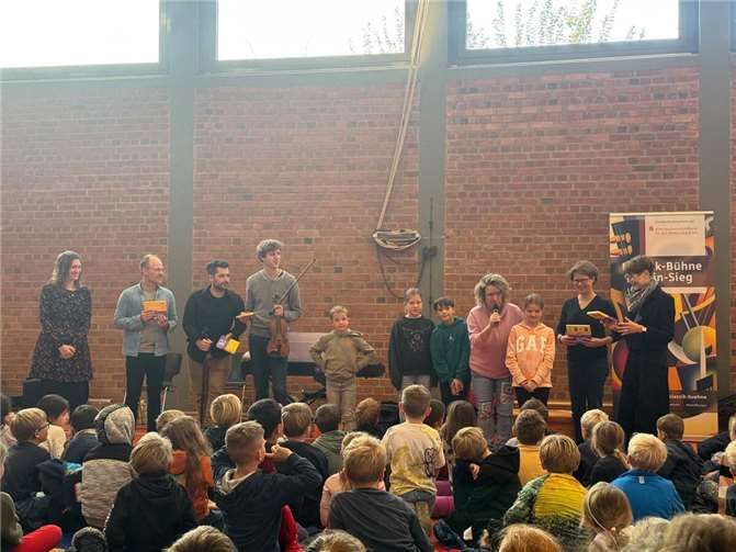 Am 4. November 2024 besuchten die Musiker der „Klassik-Bühne“ die Zweit-, Dritt- und Viertklässler der Schule im Ländchen. Foto: privat