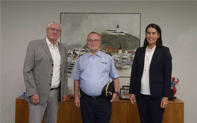 Am 6. September begrüßten Landrat Sebastian Schuster (1.v.l.) und Kreisdirektorin Svenja Udelhoven den leitenden Polizeidirektor Andreas Piastowski als neuen Abteilungsleiter der Polizei im Rhein-Sieg-Kreis.  Foto: Polizei