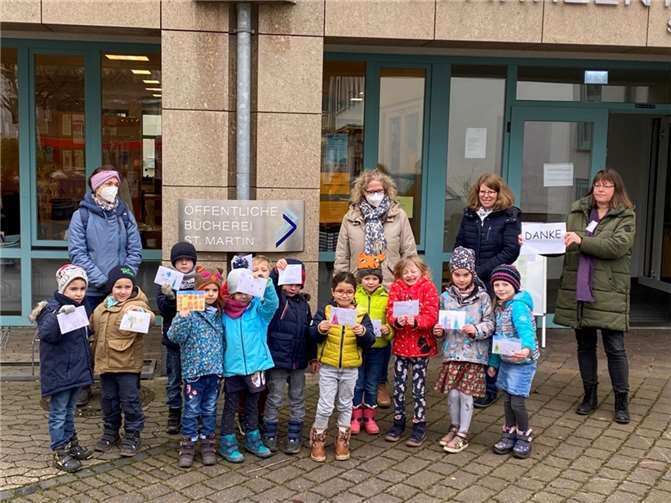 Am 7. Februar 2022 zogen zwölf Vorschulkinder des Kindergartens Wibbelstätz mit ihren Erzieherinnen und Erziehern los, um der Öffentlichen Bücherei St. Martin eine freudige Überraschung zu bereiten. Foto: privat