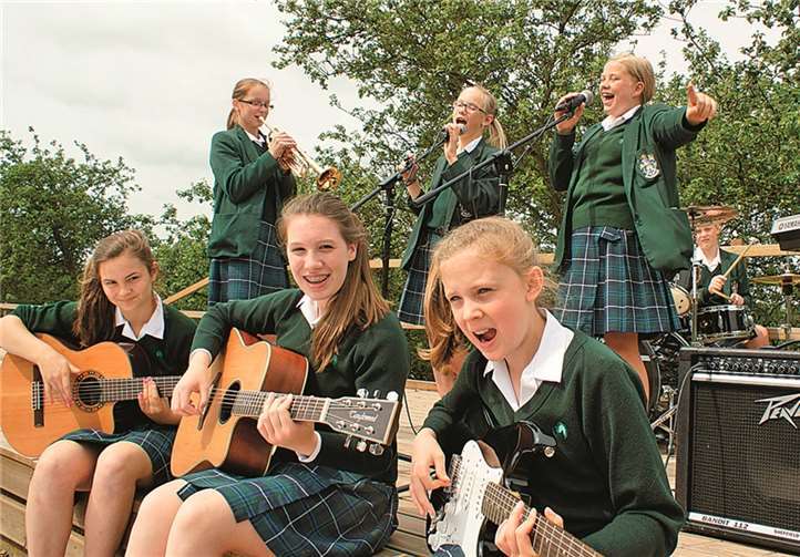 Am 7. Juli werden die „Bruton School for Girls“ in Bad Neuenahr zu sehen sein. Privat