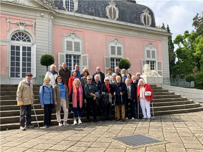 Bürgerverein Meckenheim auf Exkursion nach Düsseldorf und Hilden Am 7. Mai 2024 unternahmen 25 Mitglieder des Bürgervereins Meckenheim e.V. eine Exkursion zum Schloss Benrath bei Düsseldorf. Foto: privat