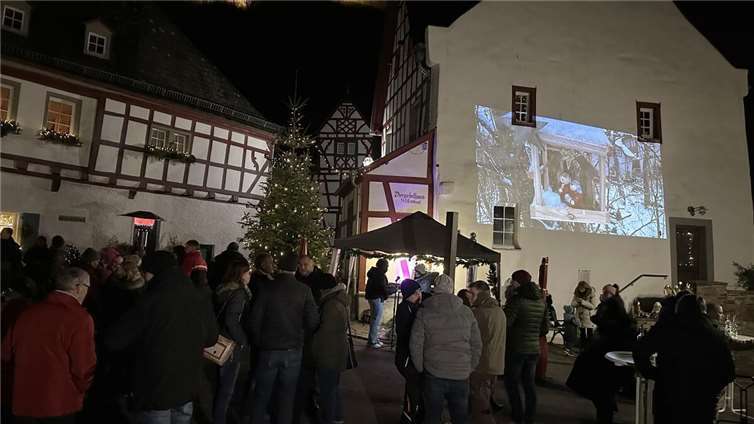 Am 8. Dezember lädt die Veranstaltung „Glühwein meets Krippenweg“ in Monreal zu einem Besuch ein.  Foto: privat