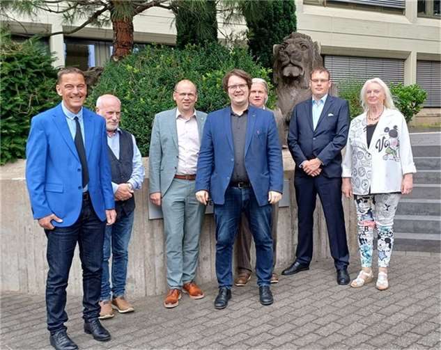 Am 8. Juli 2024 nahm die AfD-Fraktion an der ersten Sitzung des Kreistages Mayen-Koblenz in der Kreisverwaltung Mayen-Koblenz teil. Sie besteht nach dem Wahlergebnis von 13,1% nun aus sieben Personen: Thomas Damson, Thomas König, Marcel Müller, Thea Gremme, Walfried Thum, Tim Wurthmann und Bernhard Zentner. Foto: privat