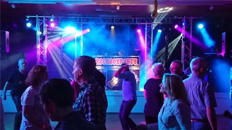 Am 9. November startet die ROCKboxparty mit DJ Johannes Held in Mayen.  Foto: privat