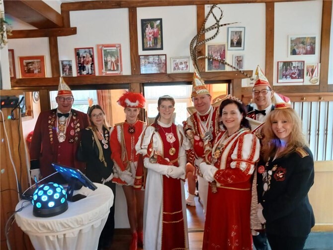 Am 9. November war das Hauptquartier der Walporzheimer Karnevalisten, die Gaststätte „Winzerschenke“ Mittelpunkt des karnevalistischen Geschehens der Karnevalisten der KG „Bunte Kuh“ Walporzheim e.V. 1953. Foto: privat