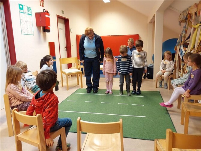 Am 9. Oktober 2025 erlebten die zukünftigen Schulkinder der Kindertagesstätte „Haus für Kinder“ in Vallendar einen besonderen Vormittag mit Polizeibeamten des Präsidiums Koblenz. Fotos: privat