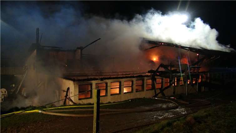 Am Abend des 15. Novembers 2016 war der ehemalige Reitstall des TuWi-Adenau zu einem Großteil Opfer der Flammen geworden. Foto: Archiv/WinklerTV