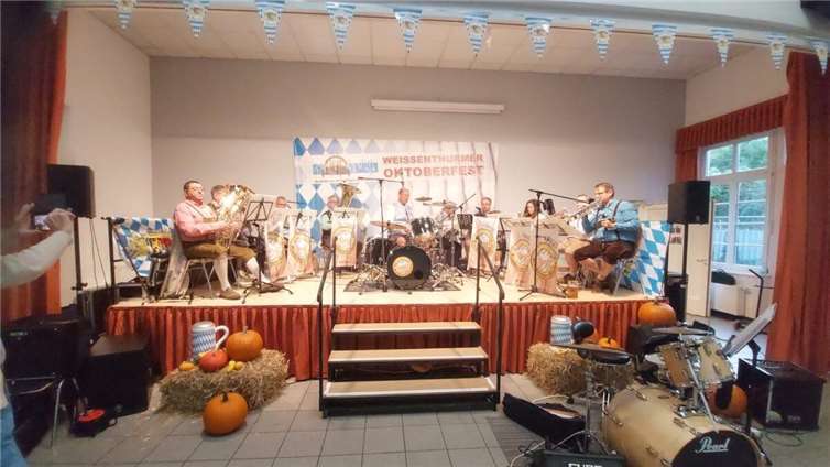 Freundschaft gefeiert: Courrières zu Gast in Weißenthurm Am Abend folgte ein gemeinsames Oktoberfest.