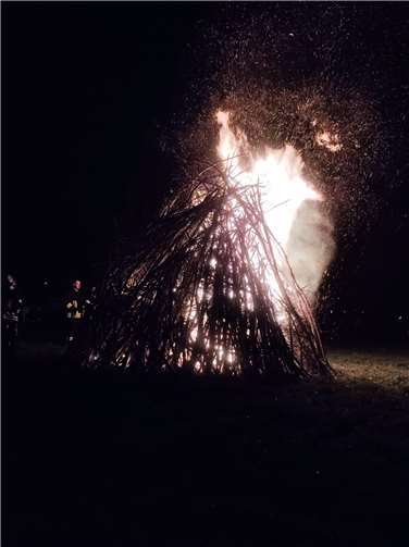 Am Abend leuchtete es in der Dunkelheit.  Fotos: privat