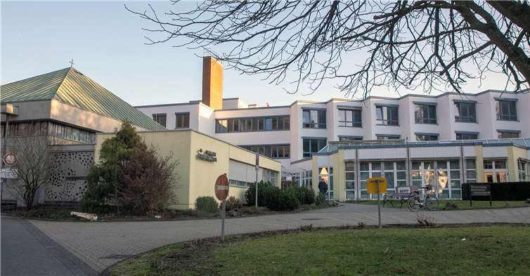 Am Adenauer St. Josef-Krankenhaus soll es auch künftig eine ambulante chirurgische Versorgung geben, das erfuhr Staatssekretär Dr. Alexander Wilhelm bei seinem Besuch vor Ort.