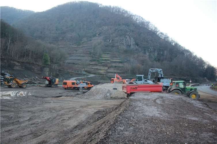 Am Ausgang des Stadtteils Walporzheim wird der Bahndamm neu aufgeschüttet.  Foto: privat