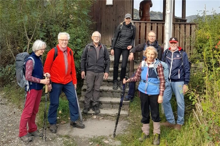 Goldene Reben und Burgenblicke Am Aussichtspunkt Europakanzel.Foto: Eifelverein Remagen / Klara Rauwald