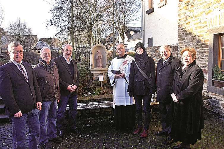 Am Backes wurde bei strahlendem Sonnenschein die Statue des Heiligen Leonhard geweiht. RÜ