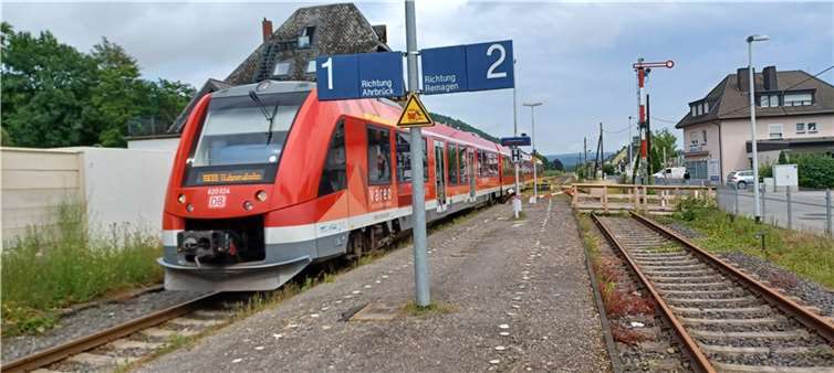 Am Bahnhof Bad Bodendorf gibt es Verbesserungen am Mittelbahnsteig. Fotos: WITE