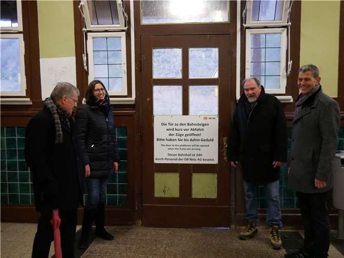Am Bahnhof Winningen tauschten sich über die aktuellen Planungen: v.li. Kathrin Laymann, Günter Chrubasik, Hans-Joachim Schu-Knapp und Ralf Dötsch aus.Foto: privat