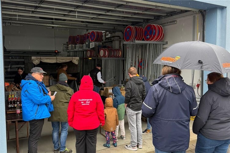 Am Bauhof in Niederlahnstein konnten sich alle Helfer und Helferinnen mit Handschuhen, Müllsäcken, Westen und sonstigen Utensilien ausstatten.