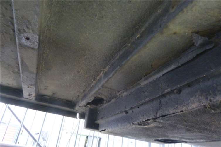 Am Boden des Busses wurden erhebliche Durchrostungen festgestellt.