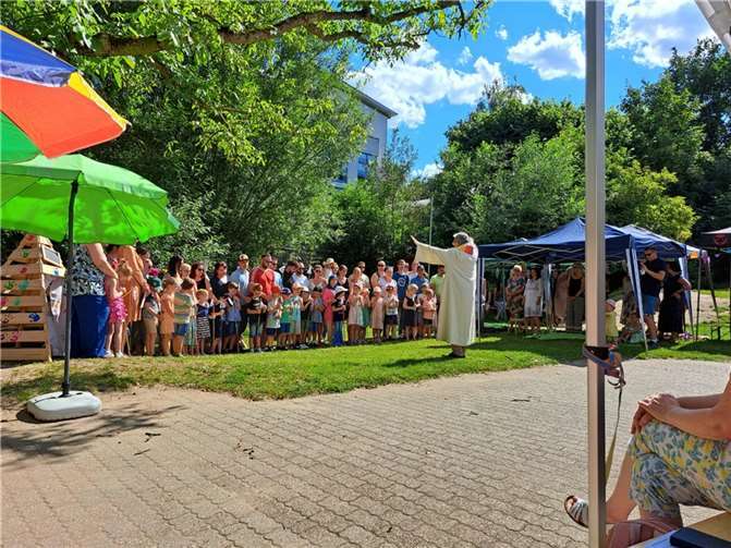 Am Dienstag, 9. Juli 2024 feierten die Vorschulkinder der katholischen Kita St. Willibrord gemeinsam mit Pastor Kurp Abschlussgottesdienst. Foto: privat