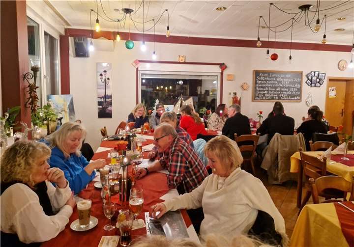 Am Dienstag, den 12. Dezember, versammelte sich die Kostümgruppe der Rot-weißen Husaren zu ihrer jährlichen Weihnachtsfeier. Foto: privat