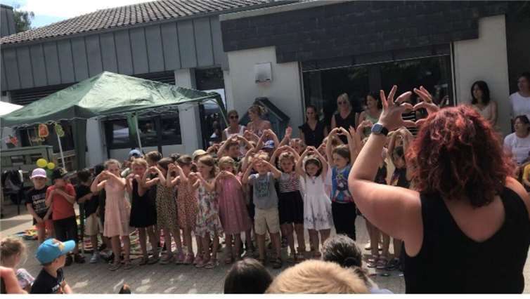 Am Dienstag, den 24. Juni 2025, verabschiedeten sich die Vorschulkinder der katholischen Kita St. Willibrord in Plaidt, liebevoll „Zahnschnuppen“ genannt, von ihrer Kitazeit. Foto: privat