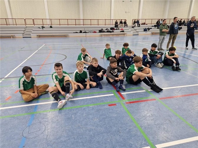 Am Donnerstag, 11. Dezember 2025, wurde in der Maifeldhalle in Polch der diesjährige Fritz-Walter-Cup ausgetragen. Die Geschwister-Scholl-Realschule plus Andernach nahm mit zwei Mannschaften an dem Turnier teil, die von den Lehrern Heiko Schilling und Eike Mund betreut wurden. Foto: privat