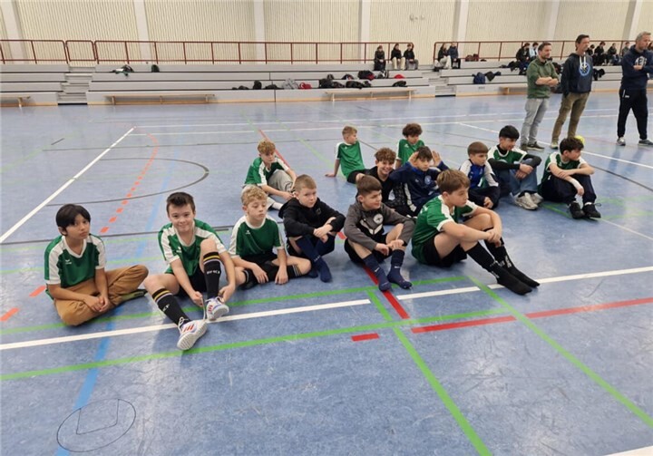 Am Donnerstag, 11. Dezember 2025, wurde in der Maifeldhalle in Polch der diesjährige Fritz-Walter-Cup ausgetragen. Die Geschwister-Scholl-Realschule plus Andernach nahm mit zwei Mannschaften an dem Turnier teil, die von den Lehrern Heiko Schilling und Eike Mund betreut wurden. Foto: privat