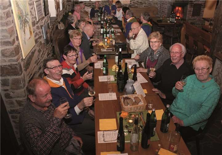 Am Donnerstag, 13. November hielten die Mönchsberger Weinbrüder mit zahlreichen Gästen ihr traditionelles Martini-Kapitel ab.privat