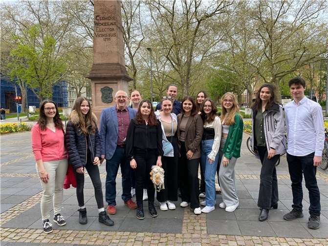 Am Donnerstag, 27. April 2023, traf sich ein Teil der Theater-AG des KuBa, um das Ballettstück „Im goldenen Schloss“ von Steffen Fuchs zu sehen. Foto: Max Wawers