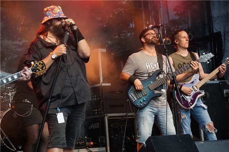 Am Donnerstag hieß es „Start frei“ für 100 Stunden Live-Musik auf fünf Bühnen.  Foto: FF