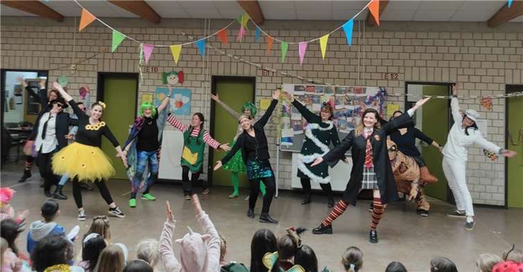 Am Donnerstag zu Weiberfastnacht war es wieder so weit und die fünfte Jahreszeit hielt wieder einmal Einzug in die EGS. Foto: privat