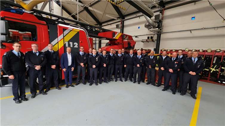 Am Donnerstagabend, 11. Mai 2023 haben sich die Wehrführungen der Verbandsgemeinde Rengsdorf-Waldbreitbach zur Wahl eines neuen stellvertretenden Wehrleiters im Sitzungssaal der Verwaltung in Rengsdorf getroffen. Foto: privat