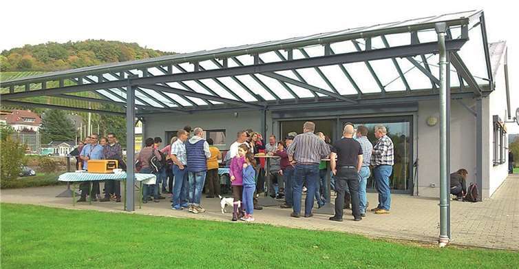 Am Dorfgemeinschaftshaus stärkten sich Groß und Klein. privat