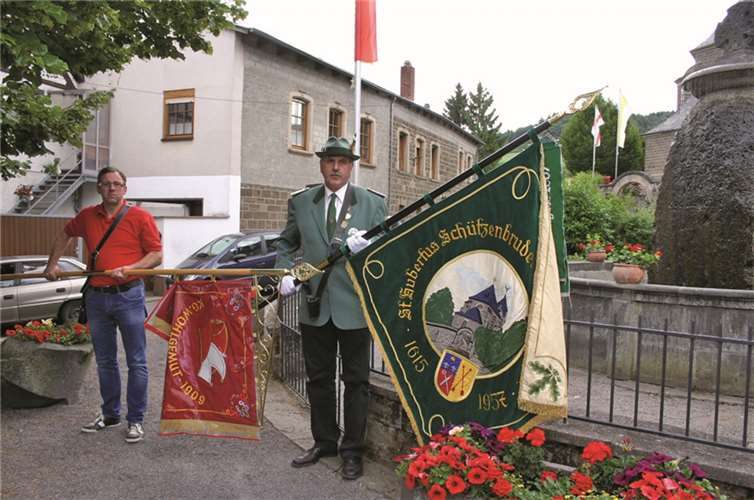 Am Ehrenmal fand die Totenehrung statt.