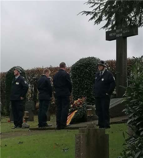 Am Ehrenmal wurde ein Kranz niedergelegt. Foto: privat