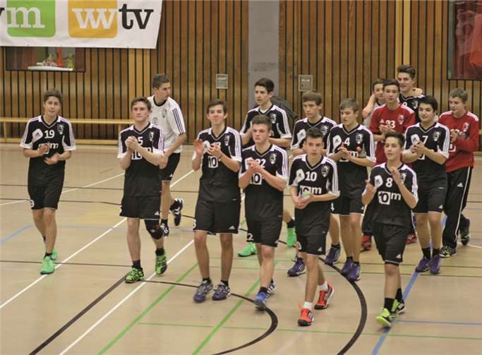 Am Ende bedankte sich das B-Jugend-Team bei seinen Fans und erntete von ihnen den verdienten Applaus.privat