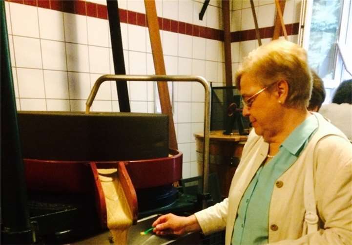 Am Ende der Führung konnte jeder den Senf probieren.privat