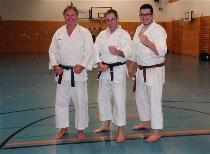 Am Ende des Abends bekamen alle Prüflinge noch ein dickes Lob für die sehr gute Vorbereitung. Foto: privat