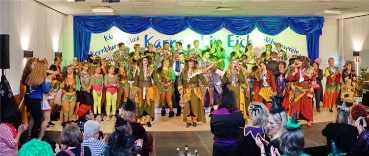 Am Ende des Programms wurden alle Akteure noch einmal auf der Bühne gefeiert.