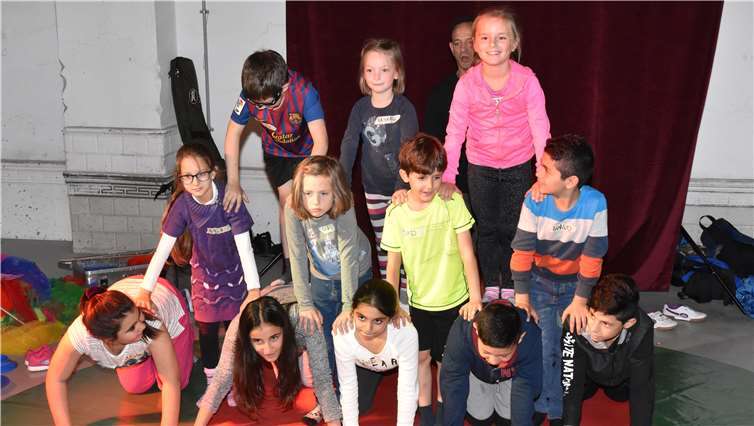 Am Ende des Projekts zeigten die Teilnehmer den Besuchern, was sie gelernt hatten.