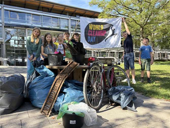 Am Ende des Tages blickte die Schulgemeinschaft zufrieden auf ihr Werk.  Foto: Katharina Schäfer
