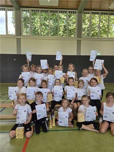 Am Ende eines erfolgreichen Trainingstags erhielt jedes Kind eine Urkunde sowie ein kleines Geschenk für die erfolgreiche Teilnahme. Foto:privat