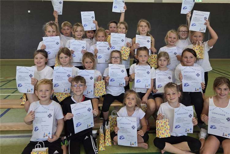 Am Ende eines erfolgreichen Trainingstags erhielt jedes Kind eine Urkunde sowie ein kleines Geschenk für die erfolgreiche Teilnahme. Foto: KG Blau-Weiss Neuenahrer Schinnebröder e.V.